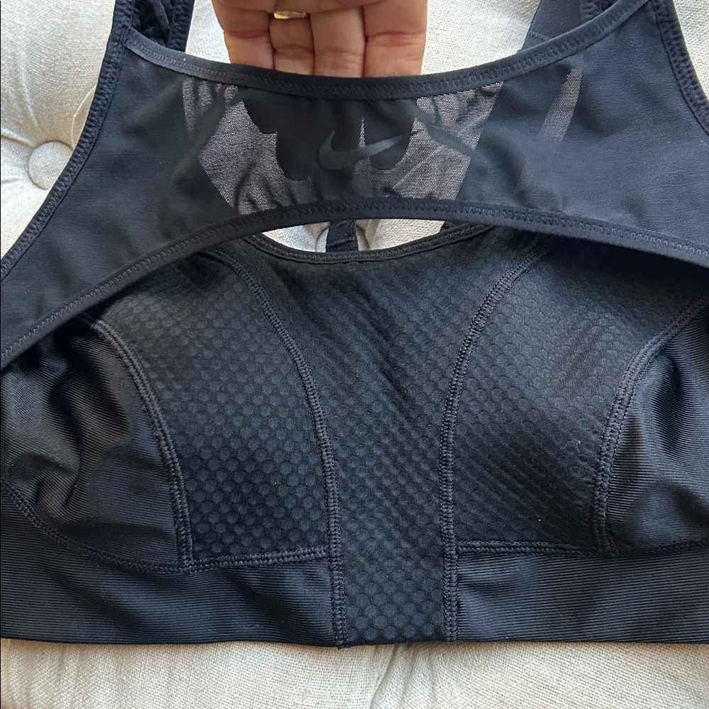 Nike Alpha Ultrabreathe High Impact Sports Bra (Front cut out) Medium Black - Picture 2 of 11